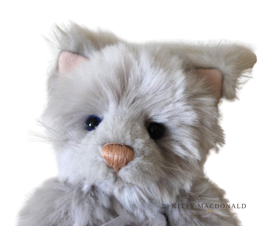Charlie Bears Furball Kitten KM018