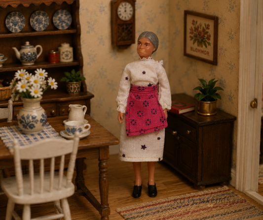 Vintage Dolls House Grandma Doll KM062