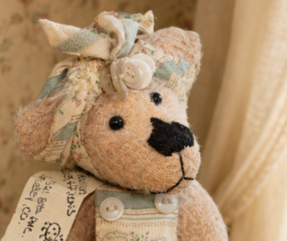 R.E.G. Bears Artist Bear Ruth Gallagher “Tilly and Her Chick” Limited Edition Artist Bear – No. 1 of 12 KM327